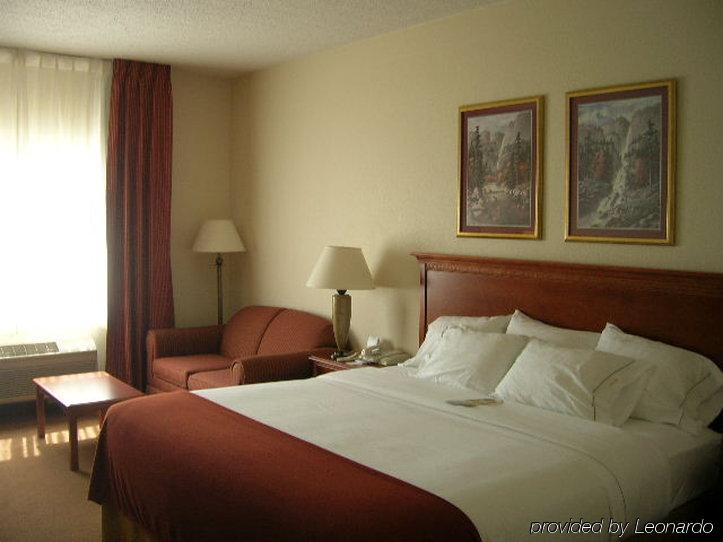 Express / Sturgis By Ihg