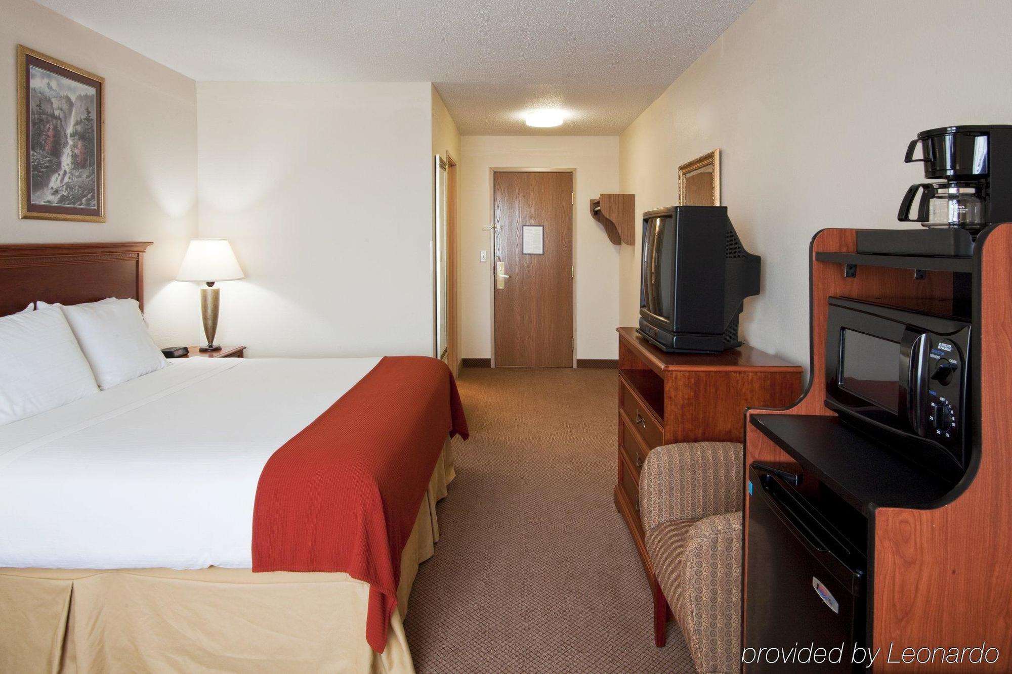 Express / Sturgis By Ihg
