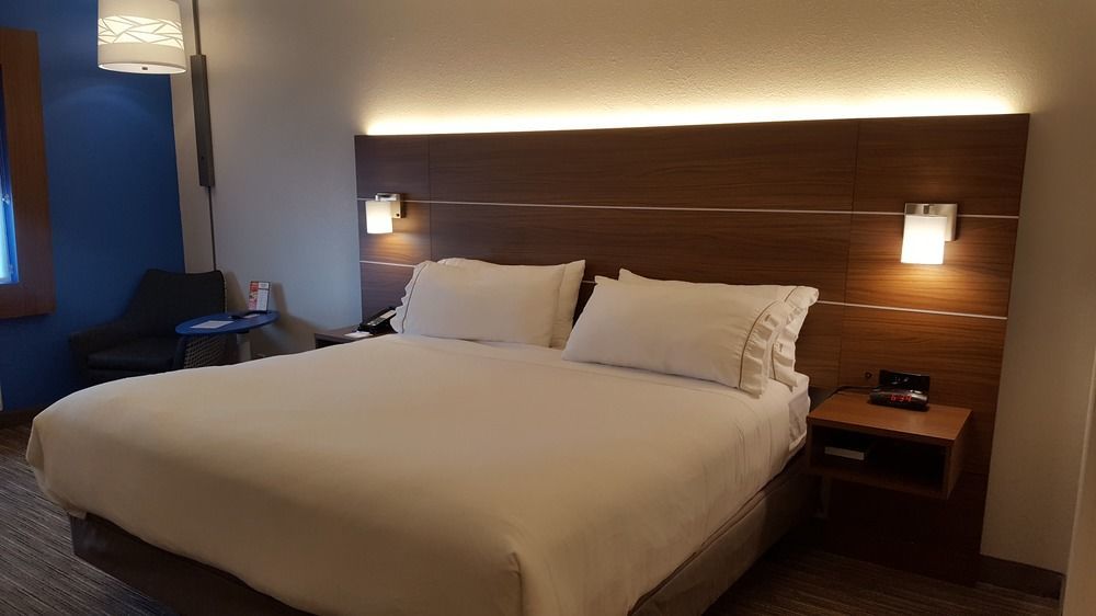 Express / Sturgis By Ihg Hotel Howe