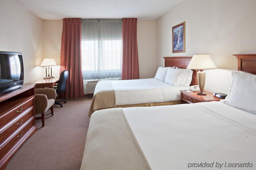 Hotel Express / Sturgis By Ihg Howe