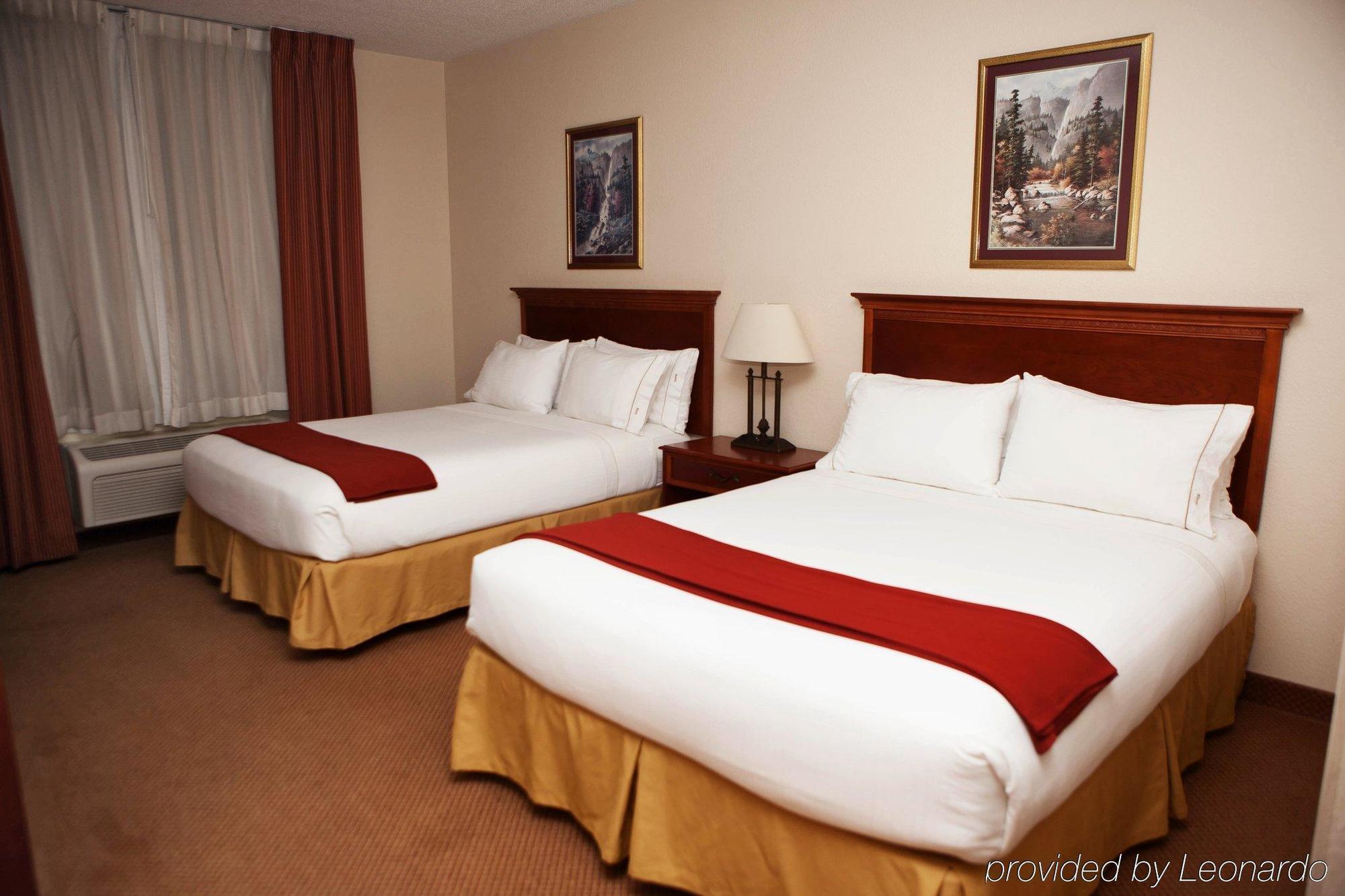 Hotel Express / Sturgis By Ihg Howe