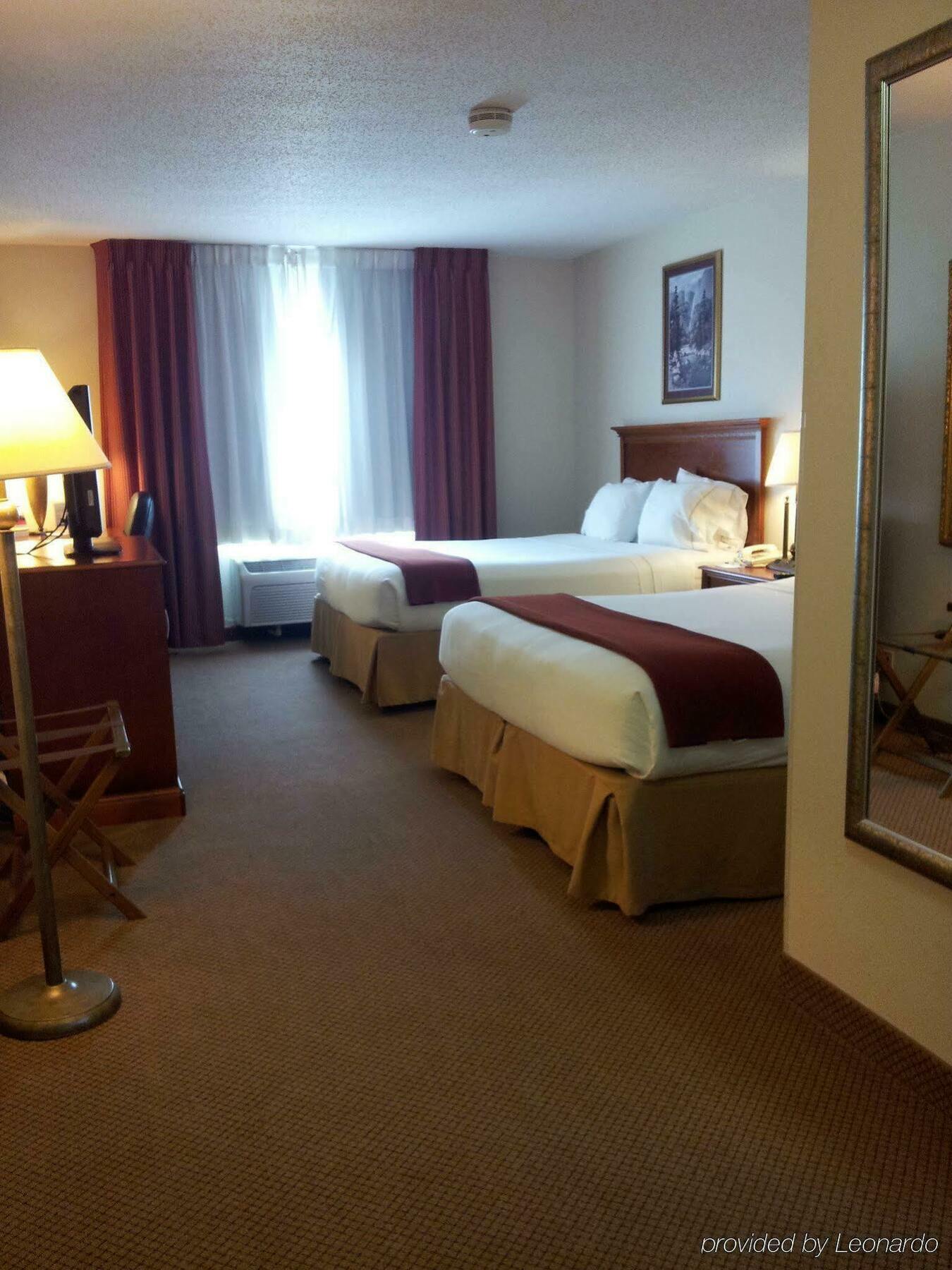 Hotel Express / Sturgis By Ihg Howe