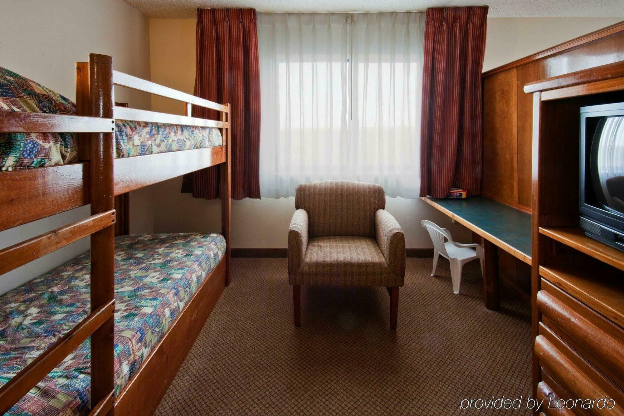 Express / Sturgis By Ihg 2*