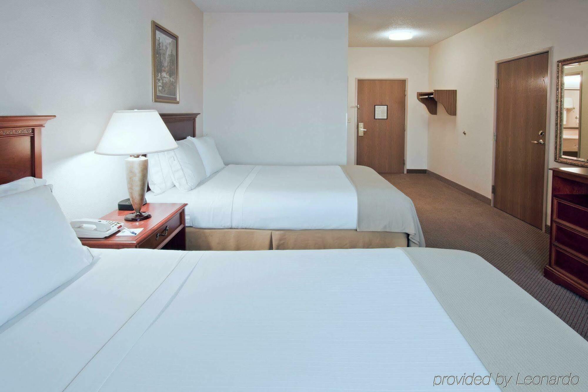 Express / Sturgis By Ihg 2*