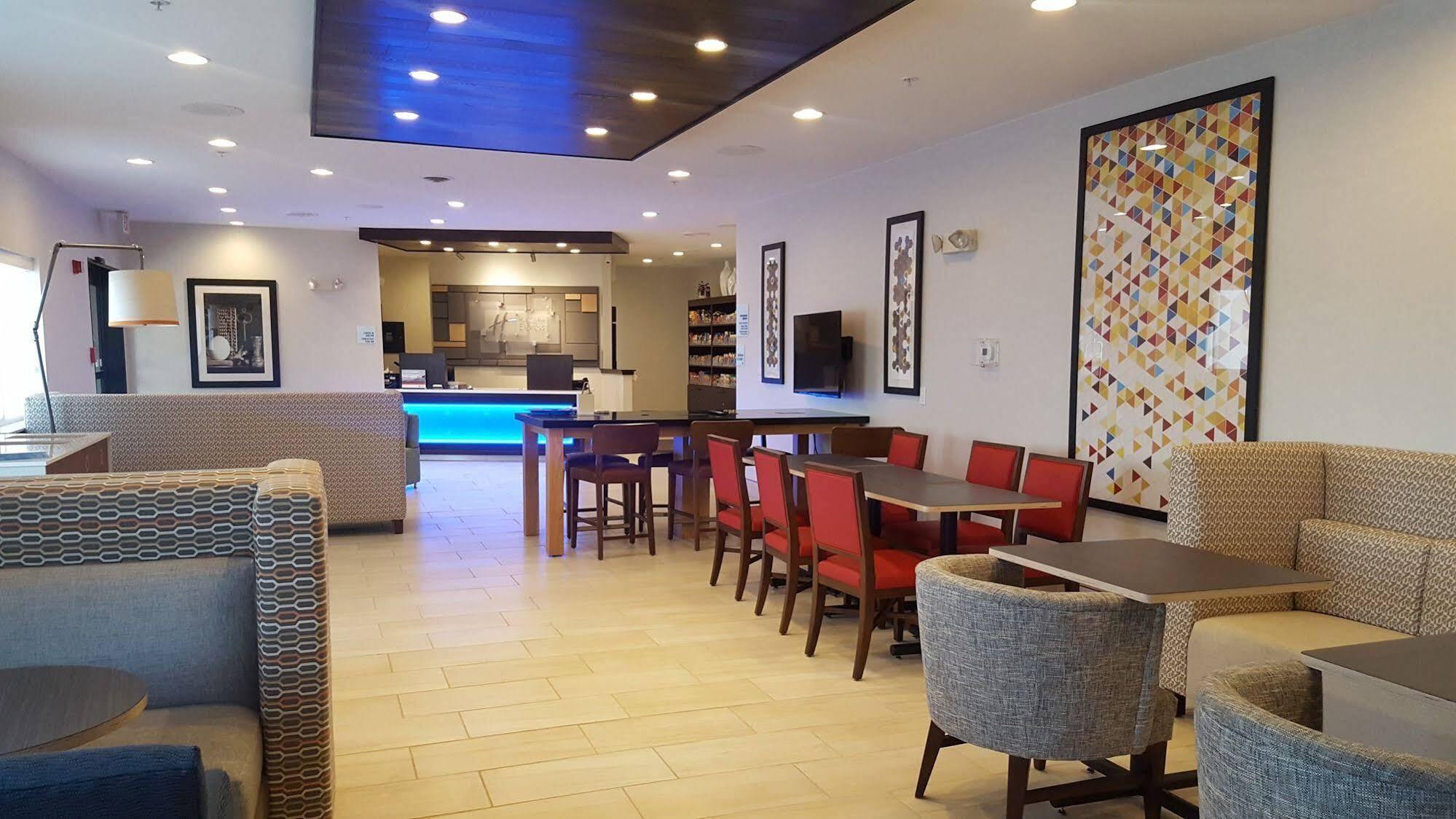 Express / Sturgis By Ihg Hotel 2*