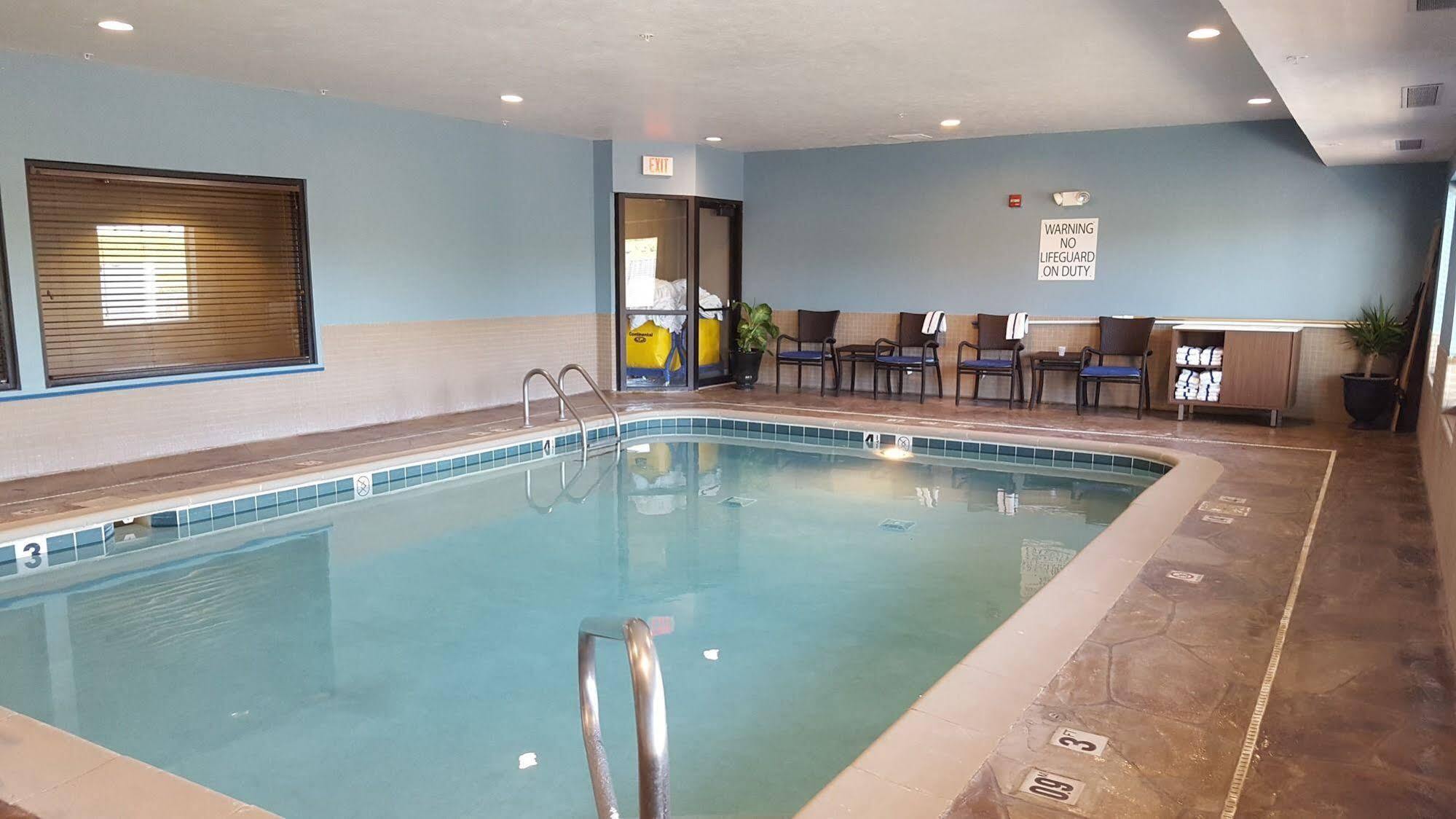 Express / Sturgis By Ihg Hotel Howe