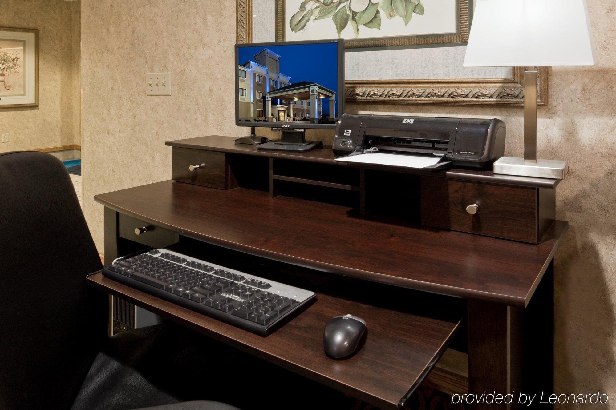 Express / Sturgis By Ihg Hotel