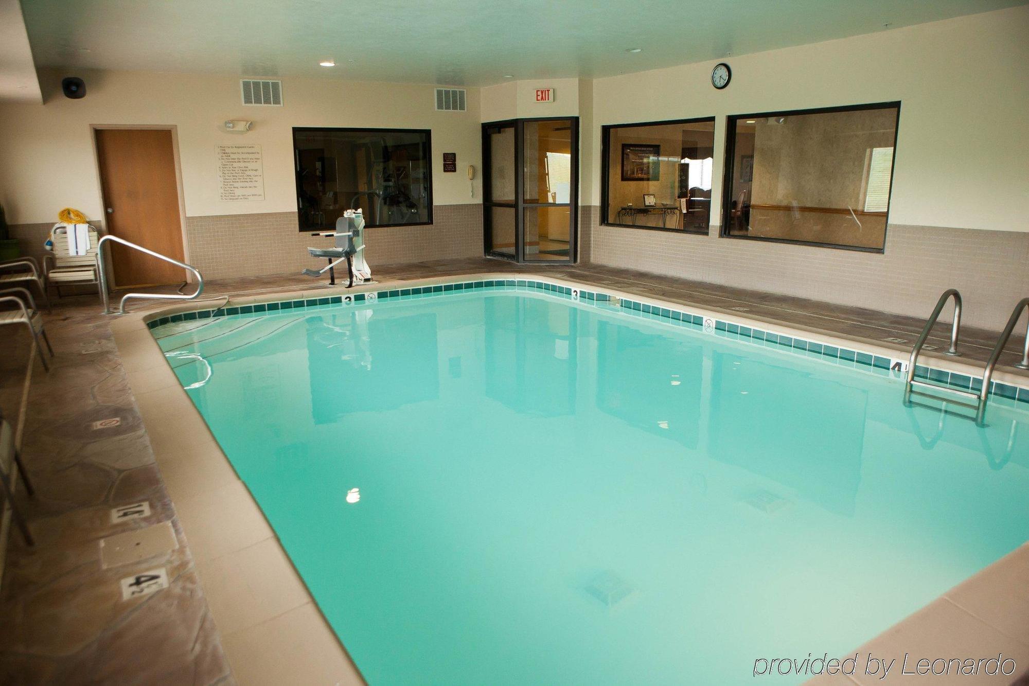 Express / Sturgis By Ihg Howe