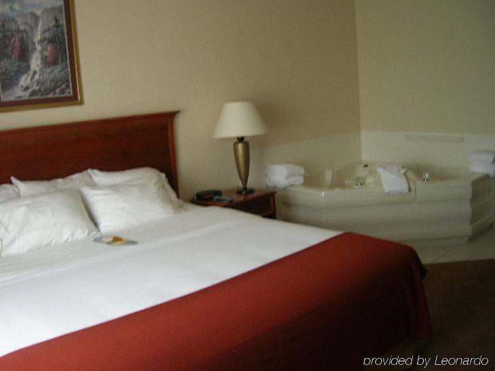 Hotel Express / Sturgis By Ihg Howe