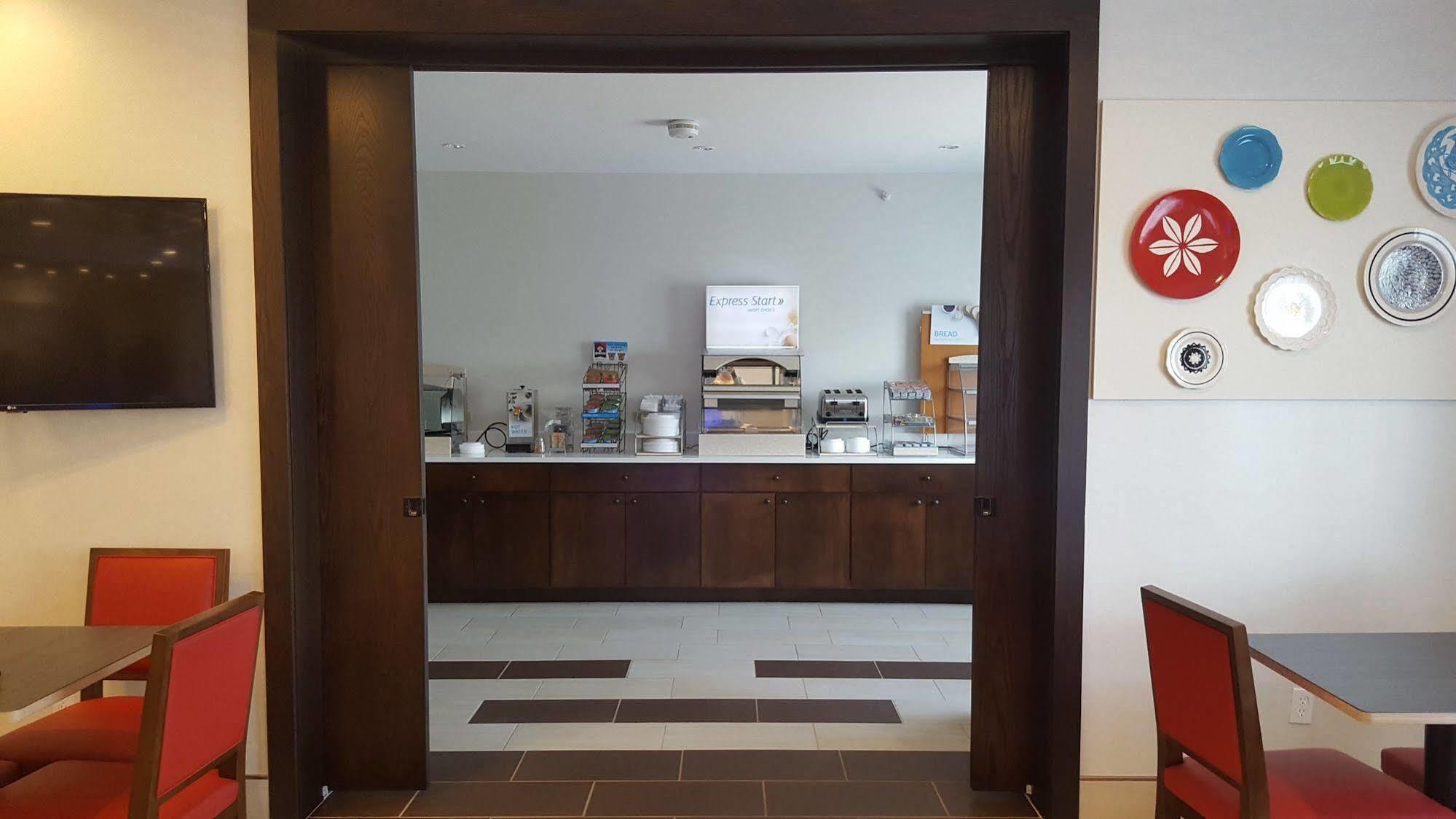 Hotel Express / Sturgis By Ihg