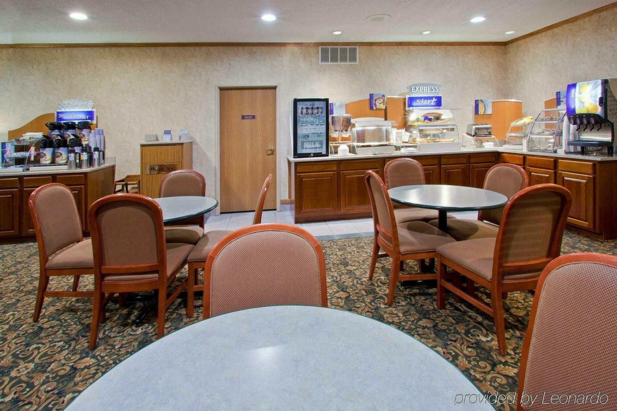 Express / Sturgis By Ihg Howe